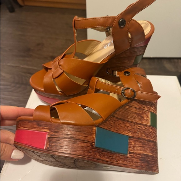 Tan wedges - Picture 7 of 8